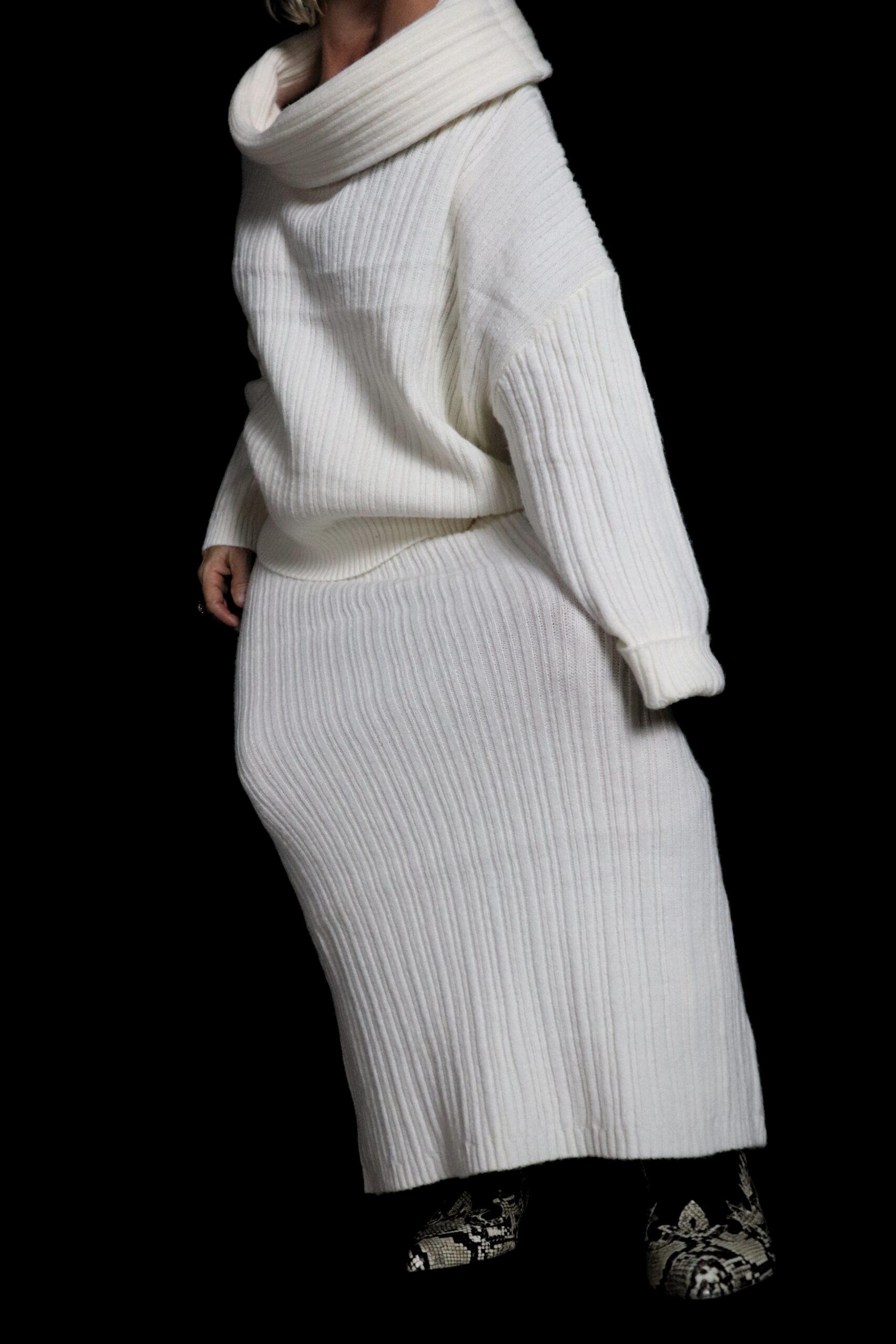 Conjunto de Suéter y Falda de punto - Blanco - Imagen 2