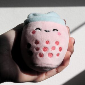 Juguete Estrujable de Peluche Queasy Squeezies - Té con Burbujas de Foodiemals