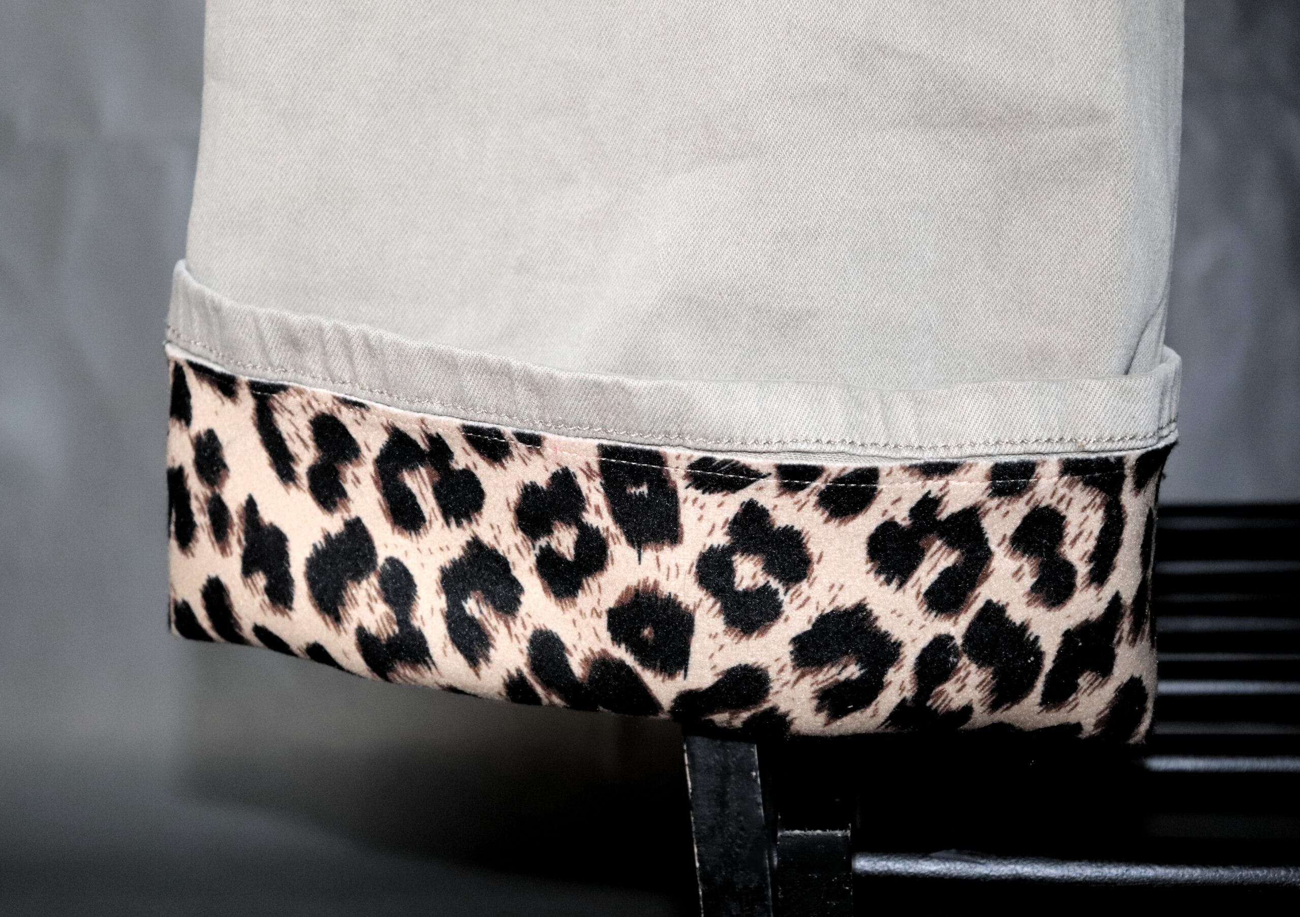 Jeans con borde de Animal Print - Beige - Imagen 4
