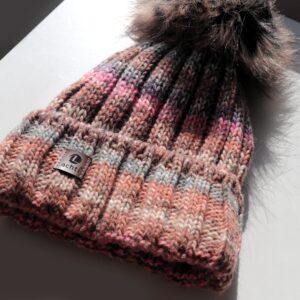 Gorro de Lana con Pompón - Tonos marrones, rosas y azules