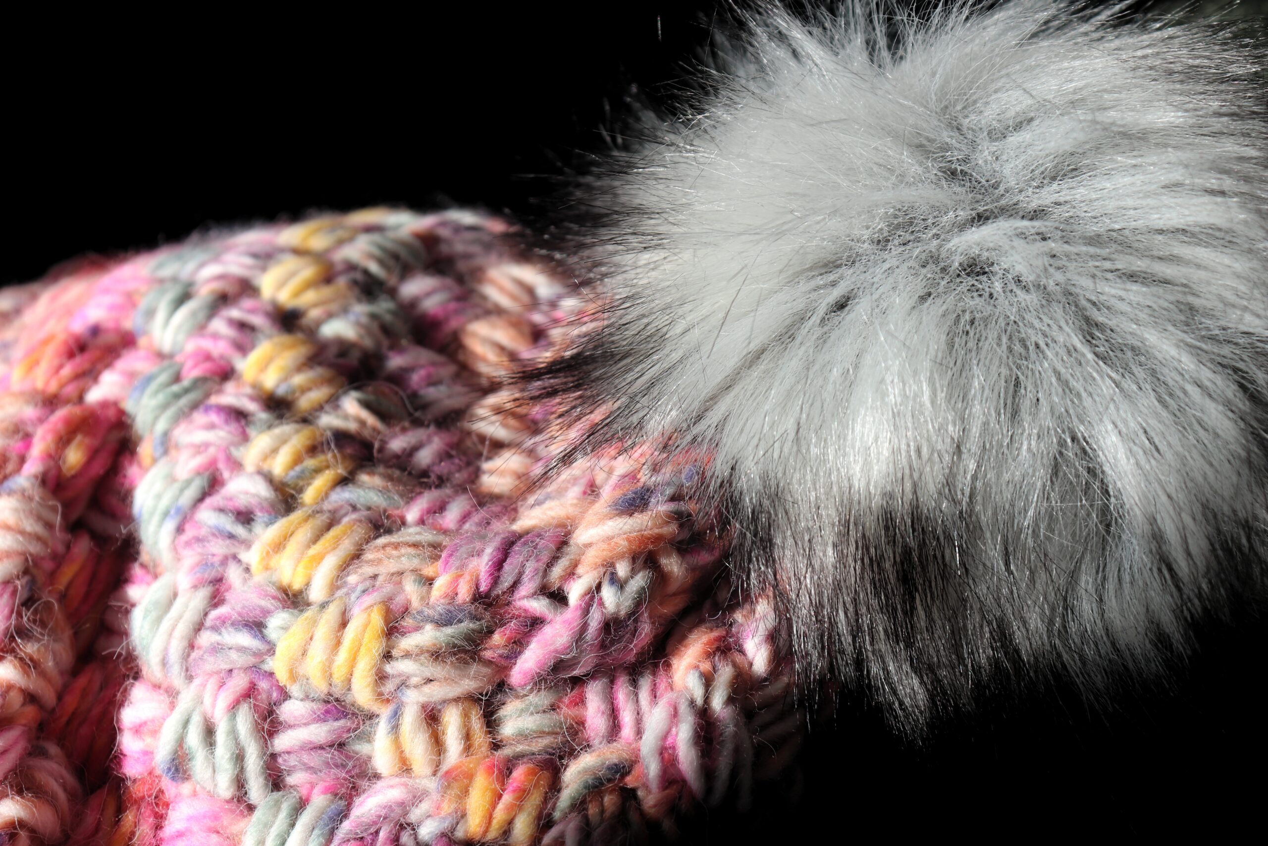 Gorro de Lana Gruesa con Pompón - Tonos Vibrantes - Imagen 4