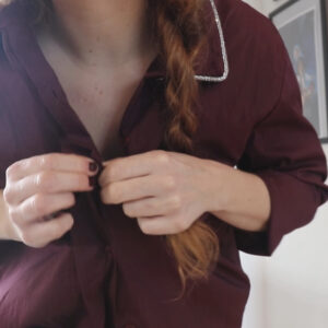 Camisa burdeos - Detalle Cuello Brillante