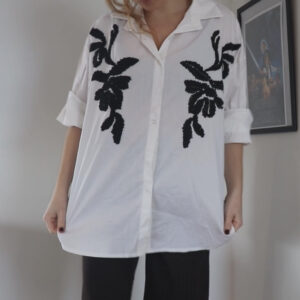 Camisa Blanca - Bordados Florales Negros